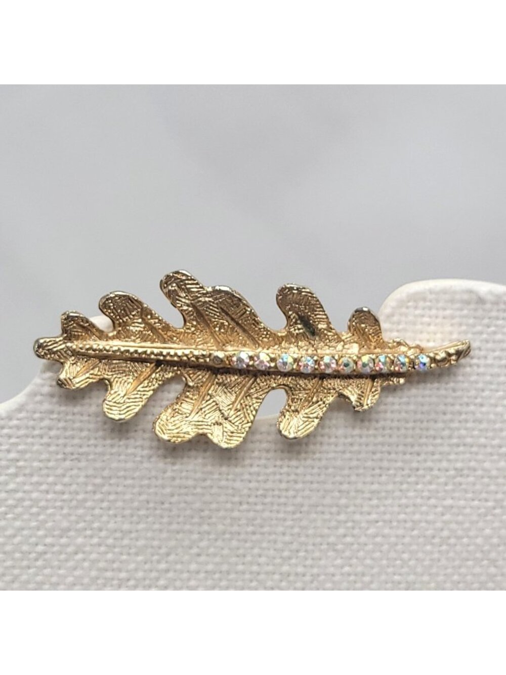 Vtg Oak Leaf Brooch Pin With Rhinestone Accent Textured Gold Tone 2"